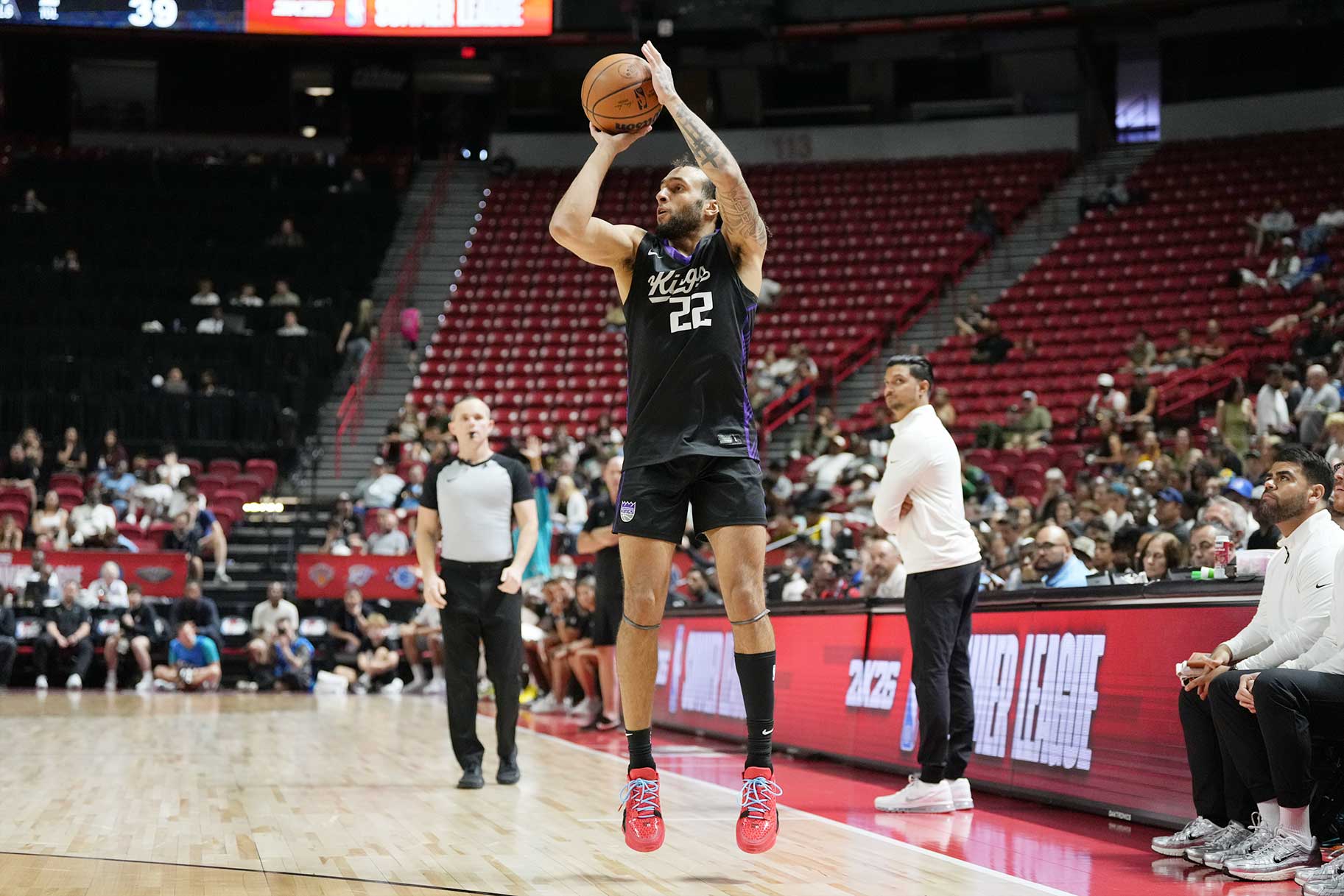 NBA自由市场：太阳队签下湖人二队后卫，阵容变动引猜测